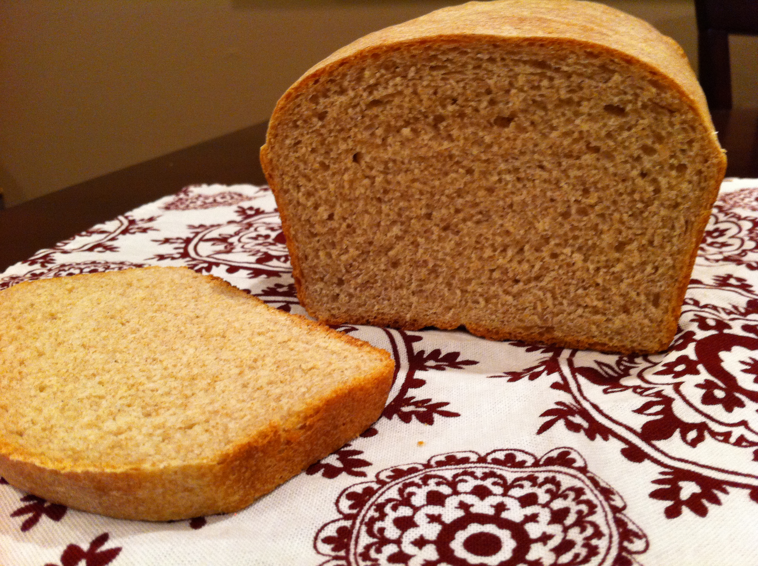 Хлеб растительного происхождения. Черный хлеб с отрубями. Второй хлеб. Батон черного хлеба. Хлеб подсолнечный.